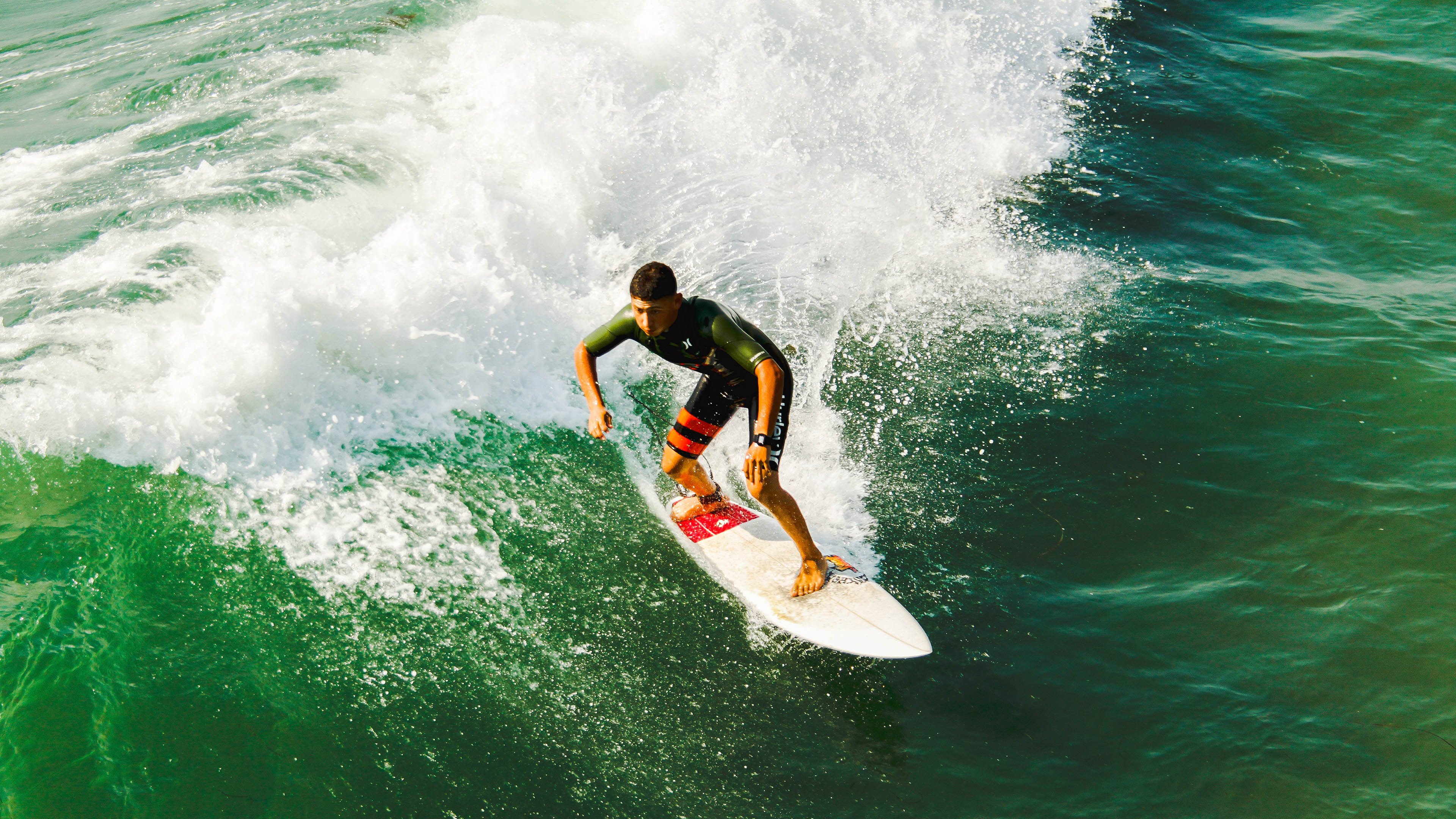 爱游戏体验-“天府校区台球赛：精准击球与战术博弈的巅峰对决”